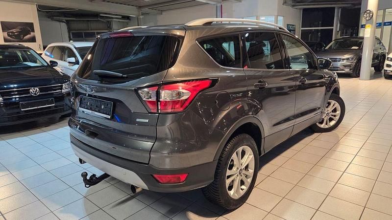 Gebraucht Ford Kuga Titanium 150 PS (110 kW) 2017 Grau SUV