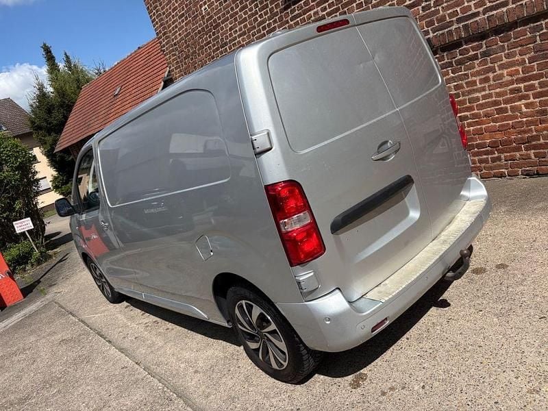 Gebraucht Citroën Jumpy Business Class 122 PS (89 kW) 2018 Lackierung aluminiumgrau/typ Van / Kleinbus