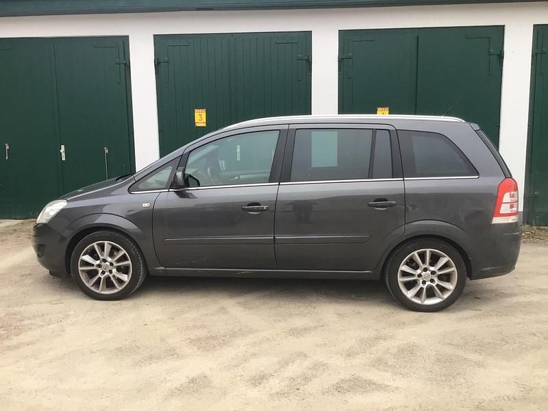 Gebraucht Opel Zafira Innovation 140 PS (102 kW) 2009 Grau Van / Kleinbus
