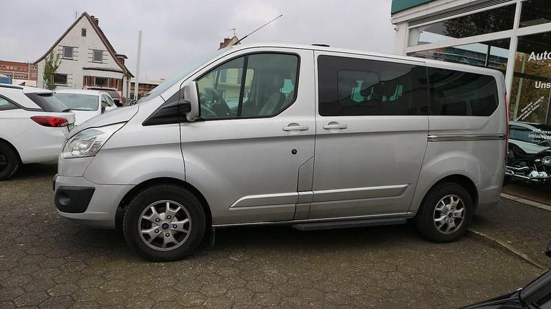 Gebraucht Ford Transit Titanium 155 PS (114 kW) 2013 Silber Kombi