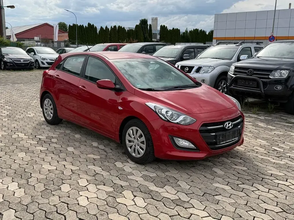 Gebraucht Hyundai i30 101 PS (74 kW) 2016 Rot Limousine