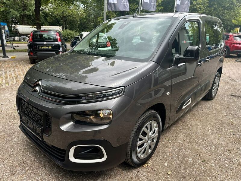 Grau Gebraucht 2022 Citroën Berlingo Feel Van / Kleinbus | 17.990 € (Etwas zu teuer) - Bild 1/4