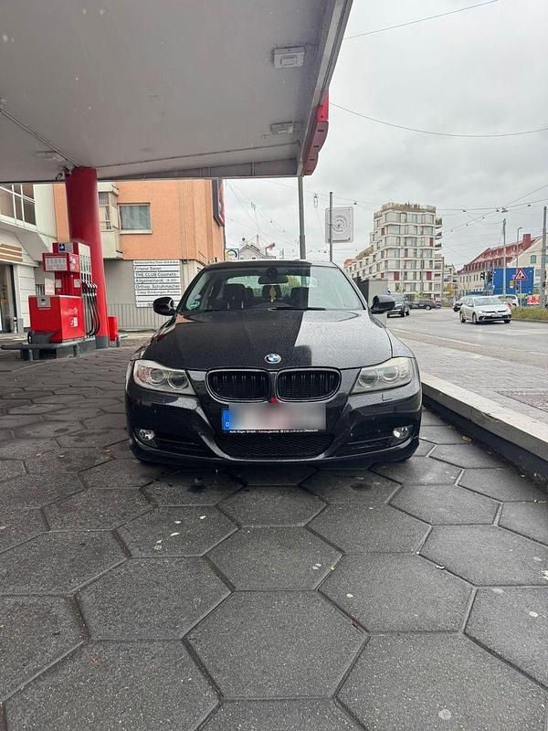 Schwarz Gebraucht 2010 BMW 318 Limousine | 4.600 € (Superpreis) - Bild 1/4