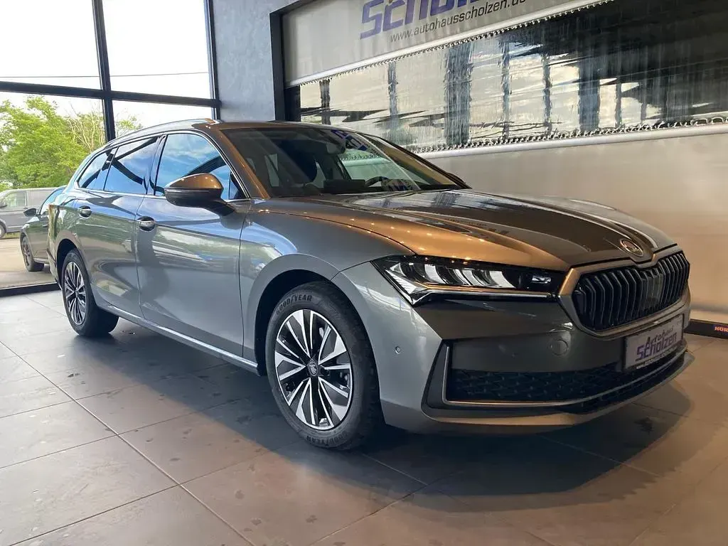 Gebraucht Skoda Superb Selection 150 PS (110 kW) 2025 Grau Limousine