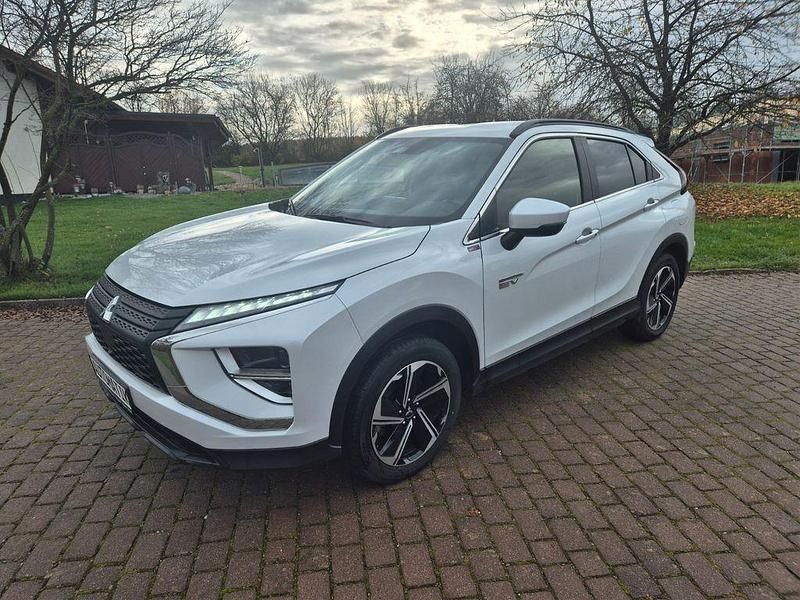 Weiß Gebraucht 2022 Mitsubishi Eclipse Cross Basis SUV | 19.900 € (Superpreis) - Bild 1/4