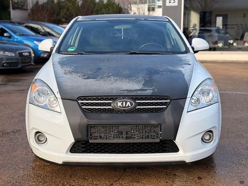 Usado Kia Ceed 126 HP (92 kW) 2009 Branco Citadino