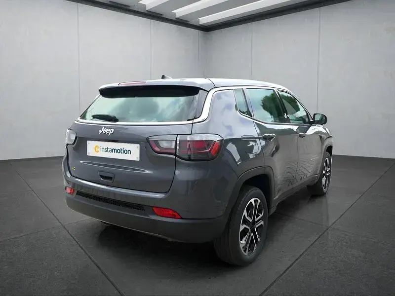 Gebraucht Jeep Compass 131 PS (96 kW) 2024 Grau SUV