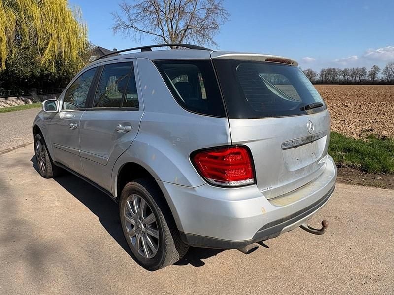 Gebraucht Mercedes ML280 190 PS (139 kW) 2006 Silber SUV