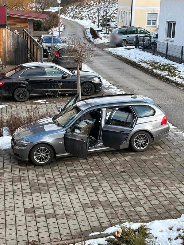 Gebraucht BMW 320 184 PS (135 kW) 2011 Grau Kombi