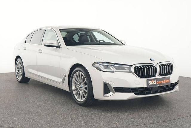 Weiß Gebraucht 2023 BMW 530 Luxury Line Limousine | 37.440 € (Superpreis) - Bild 1/4