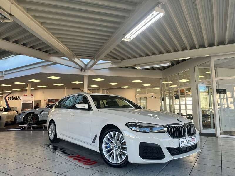 Alpinweiss iii Gebraucht 2022 BMW 530 M Sport Kombi | 32.950 € (Guter Preis) - Bild 1/4