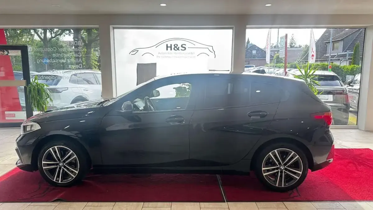 Gebraucht BMW 118 Advantage 140 PS (102 kW) 2020 Black sapphire Kleinwagen