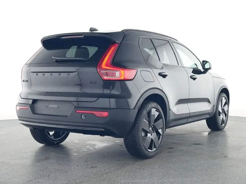Gebraucht Volvo XC40 Plus 163 PS (119 kW) 2025 Onyx black / metallic SUV