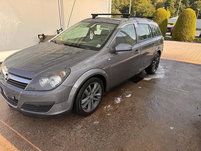 Grau Gebraucht 2006 Opel Astra Kombi | 2.500 € - Bild 1/4