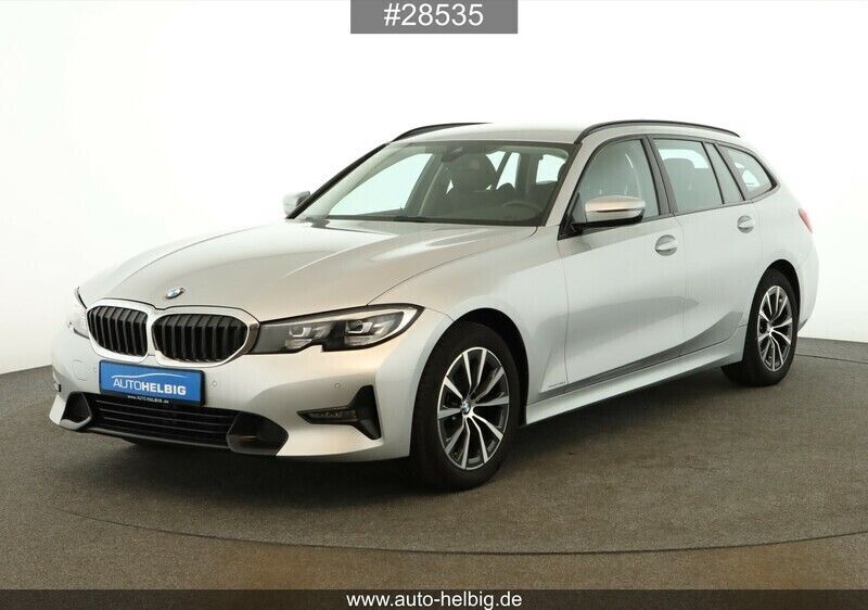 Glaciersilber metallic Gebraucht 2020 BMW 320 Sport Line Kombi | 27.180 € (Fairer Preis) - Bild 1/4