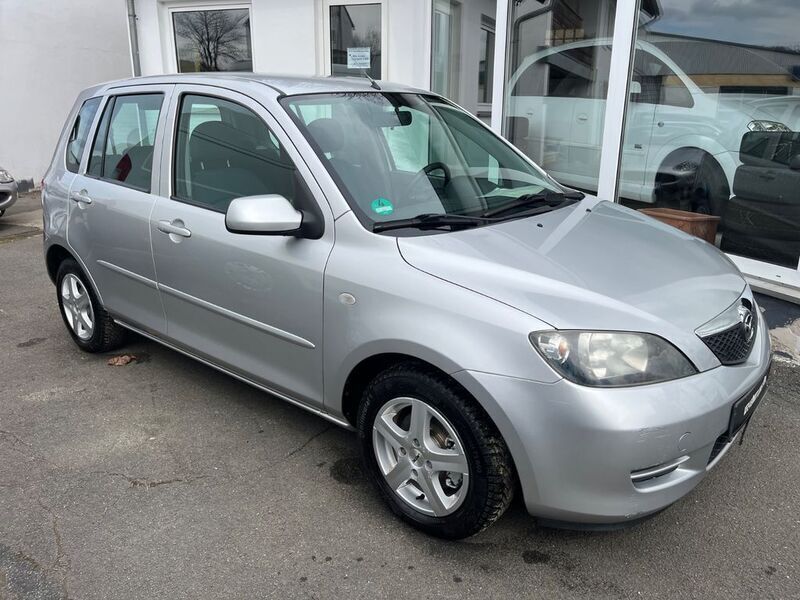 Silber Gebraucht 2005 Mazda 2 Active Limousine | 2.900 € (Fairer Preis) - Bild 1/4