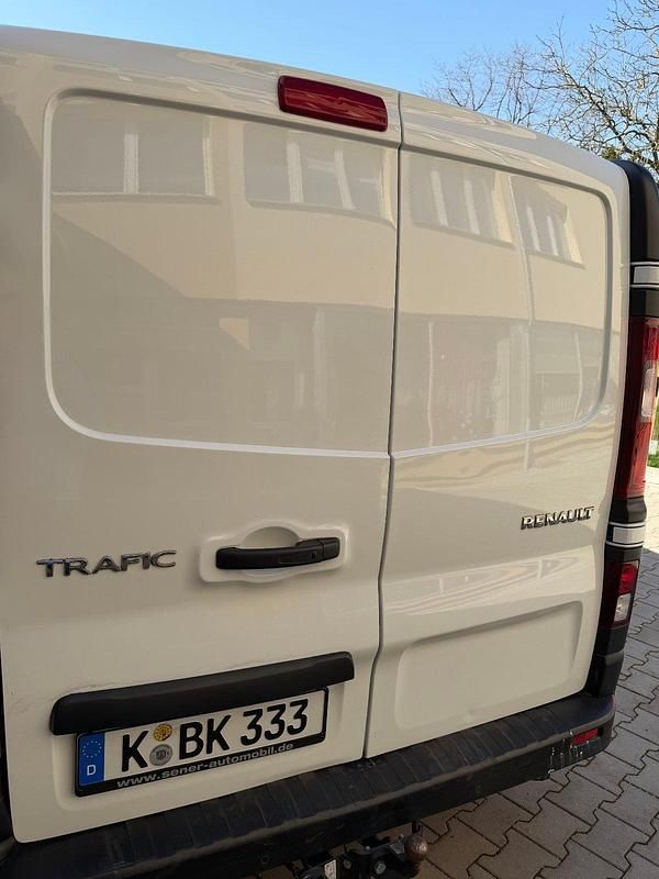 Gebraucht Renault Traffic 120 PS (88 kW) 2021 Weiß Van / Kleinbus