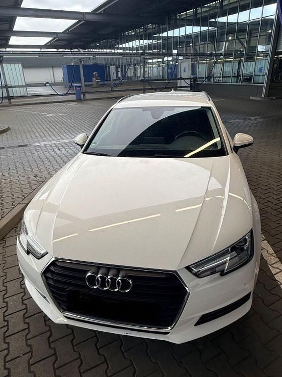 Gebraucht Audi A4 150 PS (110 kW) 2017 Weiß Limousine