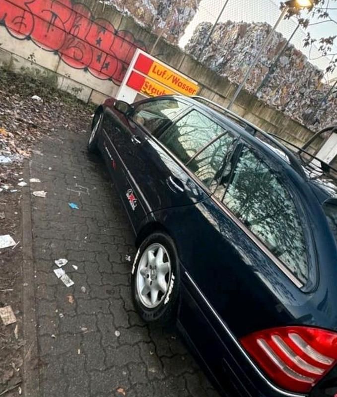 Gebraucht Mercedes C180 140 PS (102 kW) 2001 Blau Kombi