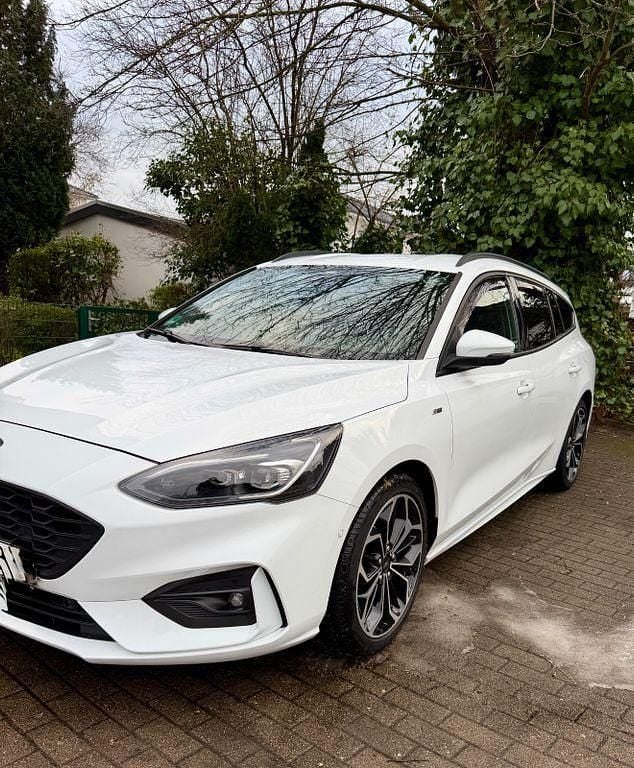 Weiß Gebraucht 2020 Ford Focus ST-Line X Kombi | 20.499 € (Fairer Preis) - Bild 1/4