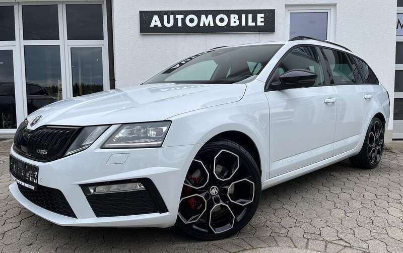 Moonweiss metallic Gebraucht 2020 Skoda Octavia RS Kombi | 27.879 € (Guter Preis) - Bild 1/4