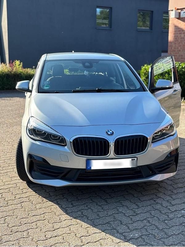 Silber Gebraucht 2021 BMW 225 iPerformance SUV | 21.950 € (Fairer Preis) - Bild 1/4