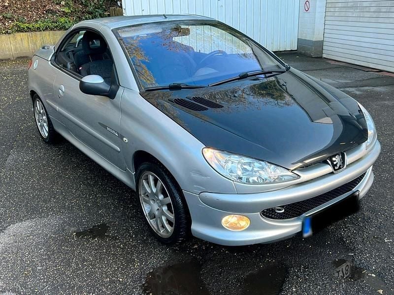 Gebraucht Peugeot 206 CC 110 PS (80 kW) 2006 Silber Cabrio