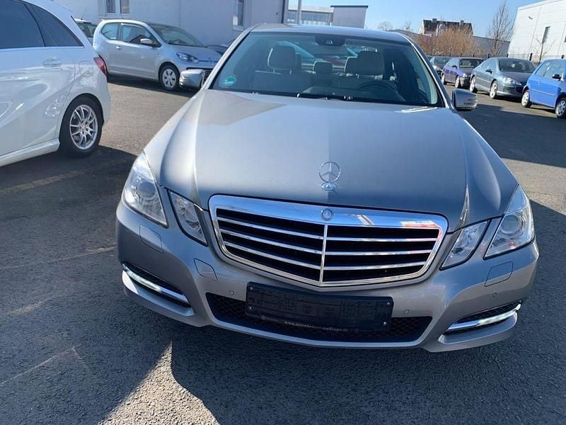 Gebraucht Mercedes E200 136 PS (100 kW) 2010 Grau Limousine