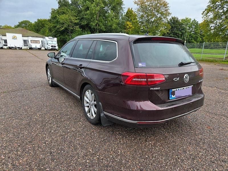 Rot Gebraucht 2017 VW Passat Highline Kombi | 10.800 € (Superpreis) - Bild 1/4