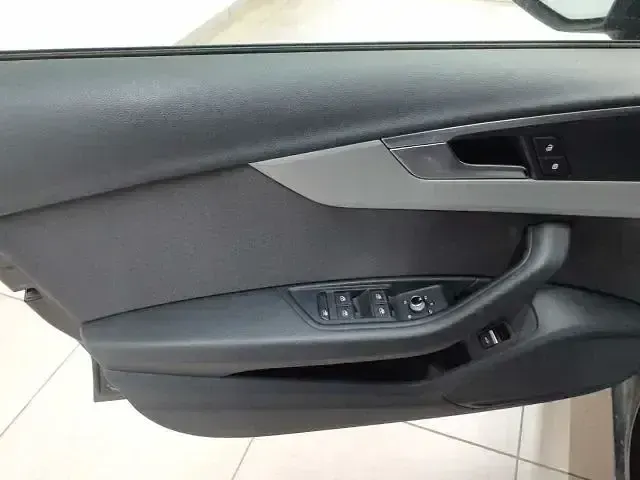 Gebraucht Audi A4 Sport 136 PS (100 kW) 2022 Brillantschwarz Kombi