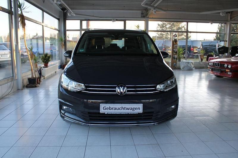 Gebraucht VW Touran Active 150 PS (110 kW) 2022 Grau Van / Kleinbus