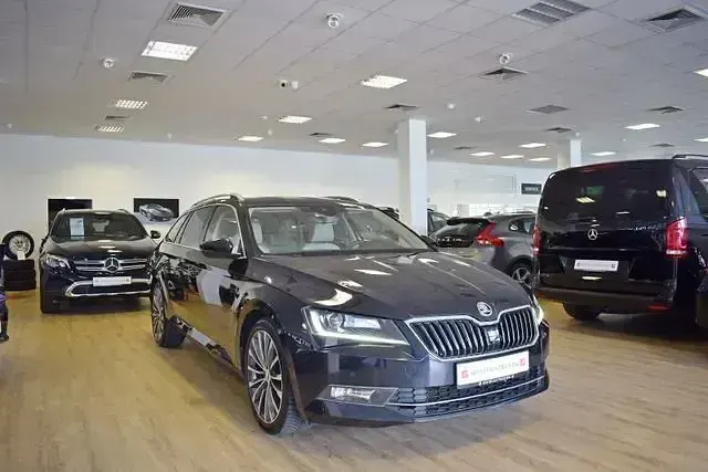 Gebraucht Skoda Superb LAURIN & KLEMENT 190 PS (139 kW) 2019 Schwarz Limousine