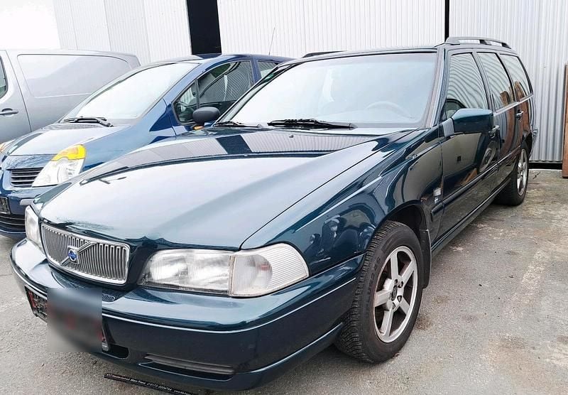 Blau Gebraucht 1999 Volvo V70 Kombi | 2.500 € - Bild 1/4