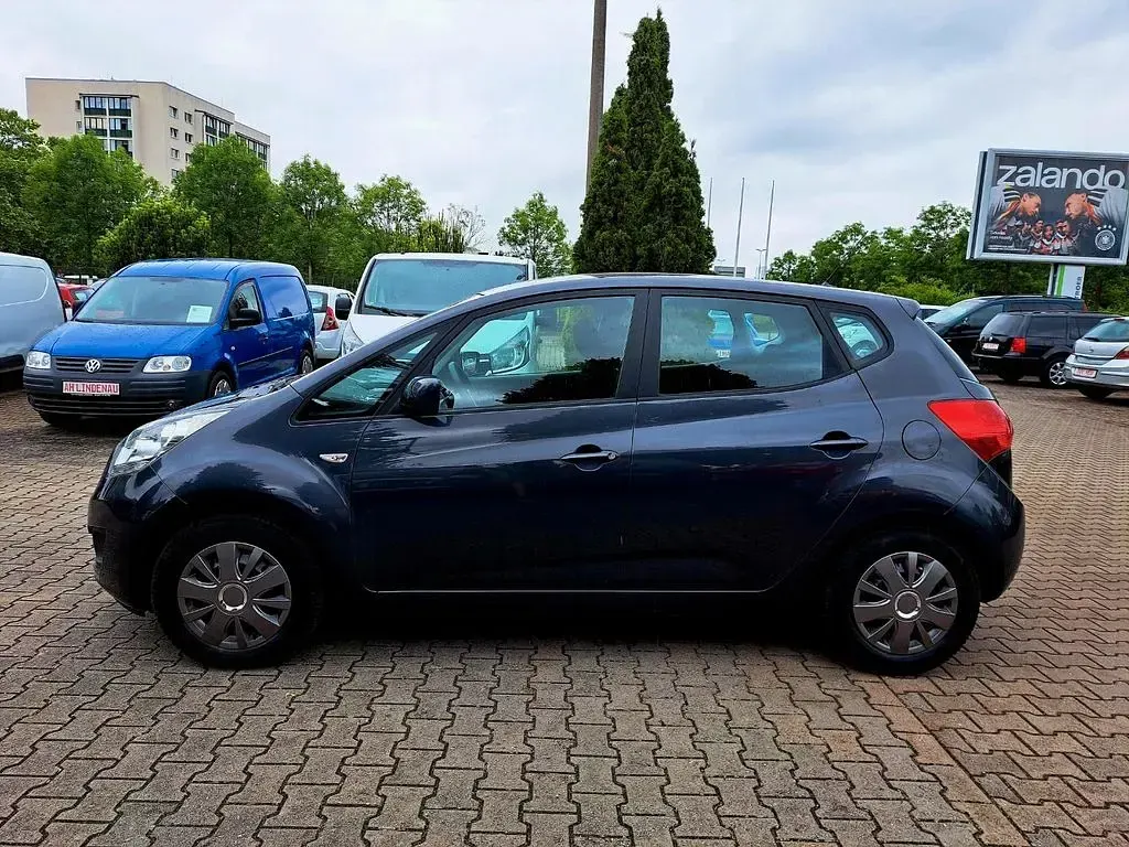 Gebraucht Kia Venga Attract 90 PS (66 kW) 2012 Grau Kleinwagen