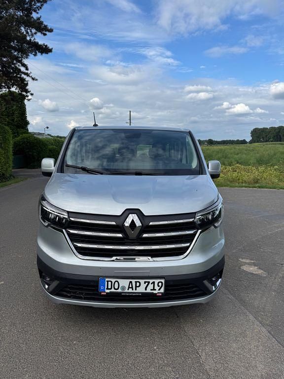 Schwarz Gebraucht 2022 Renault Trafic Van | 29.000 € - Bild 1/4