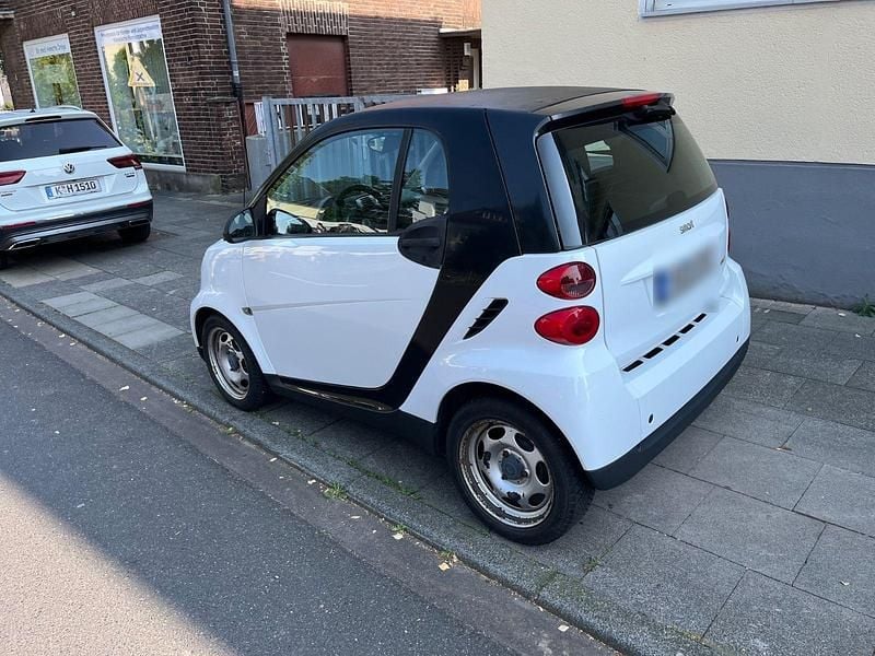 Weiß Gebraucht 2009 Smart ForTwo Coupé Pure Coupé | 3.450 € (Guter Preis) - Bild 1/4