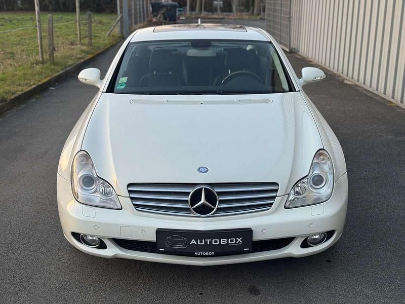 Gebraucht Mercedes CLS320 224 PS (164 kW) 2008 Calcitweiss/zirrusweiss Limousine