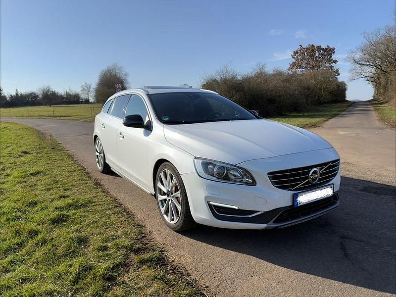 Gebraucht Volvo V60 Summum 190 PS (139 kW) 2016 Weiß Kombi