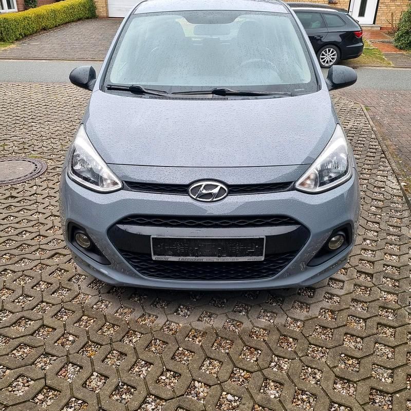 Gebraucht Hyundai i10 66 PS (48 kW) 2014 Grau Kleinwagen