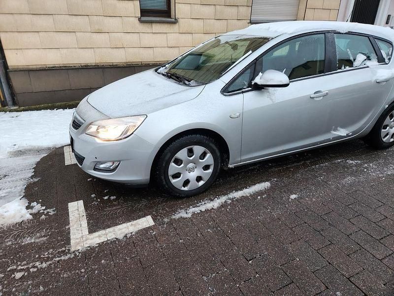 Silber Gebraucht 2010 Opel Astra Selection Limousine | 4.300 € (Fairer Preis) - Bild 1/4