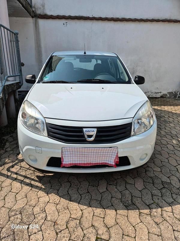 Weiß Gebraucht 2008 Dacia Sandero Kleinwagen | 1.500 € (Fairer Preis) - Bild 1/4