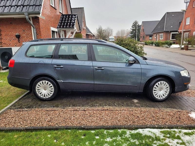Grau Gebraucht 2008 VW Passat Trendline Kombi | 1.450 € (Superpreis) - Bild 1/4