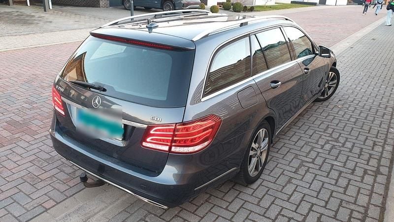 Gebraucht Mercedes E250 Avantgarde 204 PS (150 kW) 2014 Grau Kombi