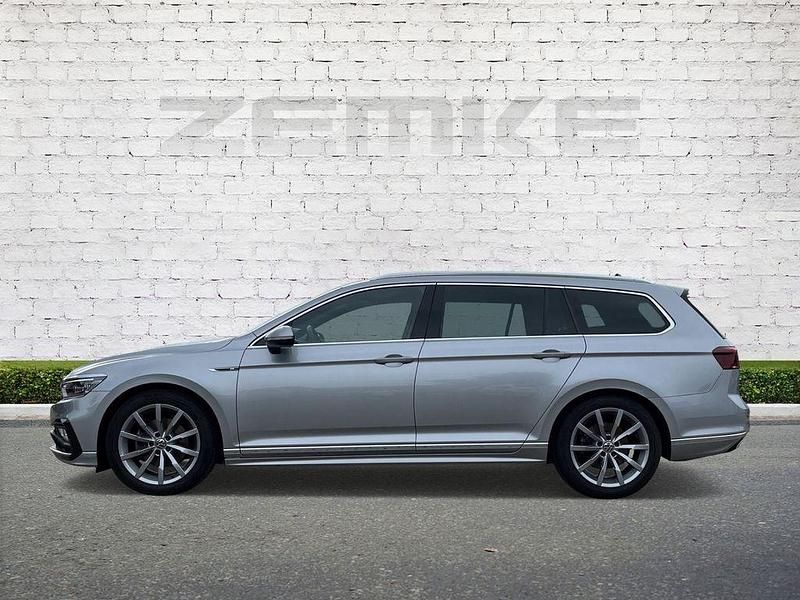 Gebraucht VW Passat Elegance 150 PS (110 kW) 2023 Pyritsilber metallic Kombi