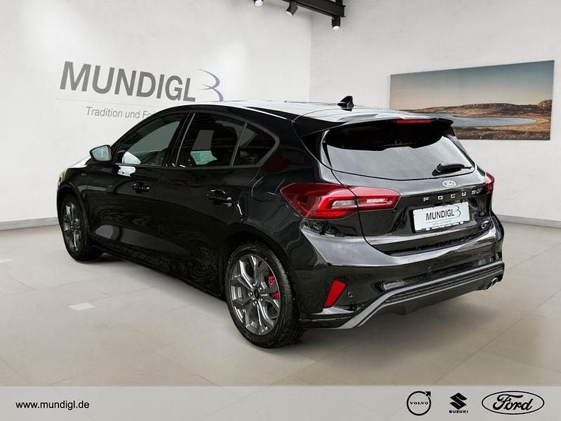 Gebraucht Ford Focus ST-Line 125 PS (91 kW) 2025 Obsidianschwarz metallic Limousine