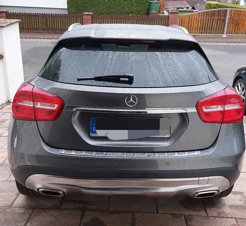 Gebraucht Mercedes GLA200 Urban 156 PS (114 kW) 2016 Grau SUV