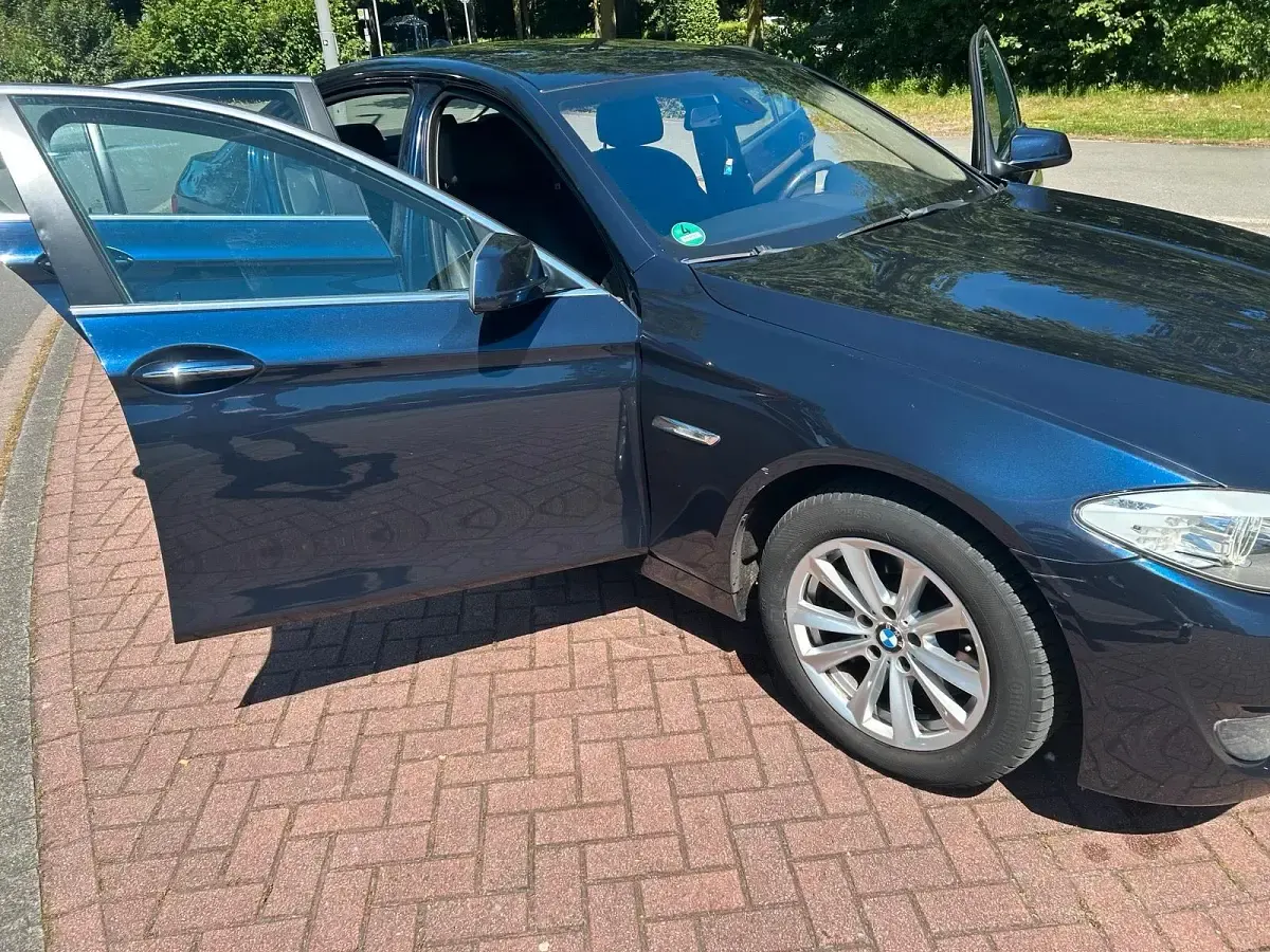 Gebraucht BMW 528 245 PS (180 kW) 2011 Blau Limousine