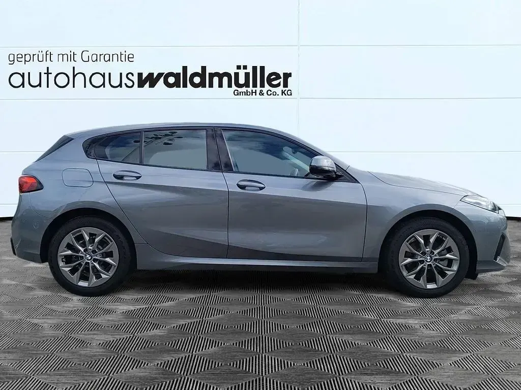 Używany BMW 120 170 KM (125 kW) 2024 Szary Hatchback