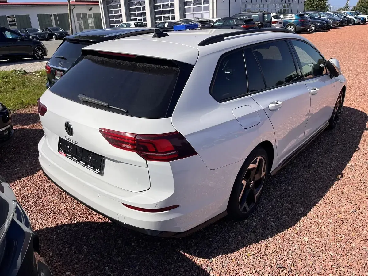 Gebraucht VW Golf VIII R-line 150 PS (110 kW) 2025 Pure white Kombi