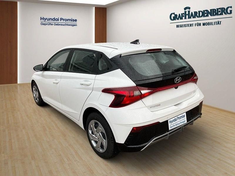 Gebraucht Hyundai i20 Select 101 PS (74 kW) 2025 Weiß Limousine